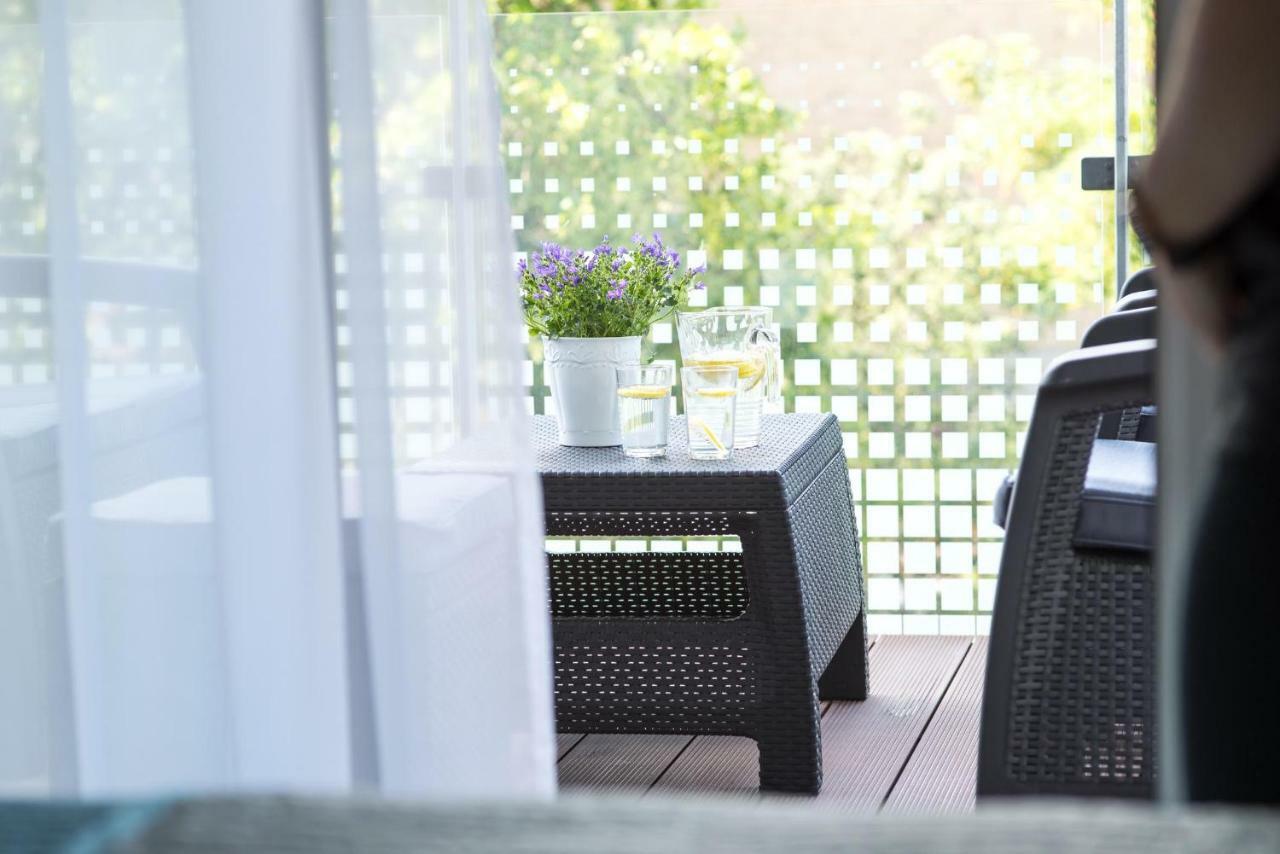 Lato Apartament Solna 11C Z Garazem โควอบเซก ภายนอก รูปภาพ