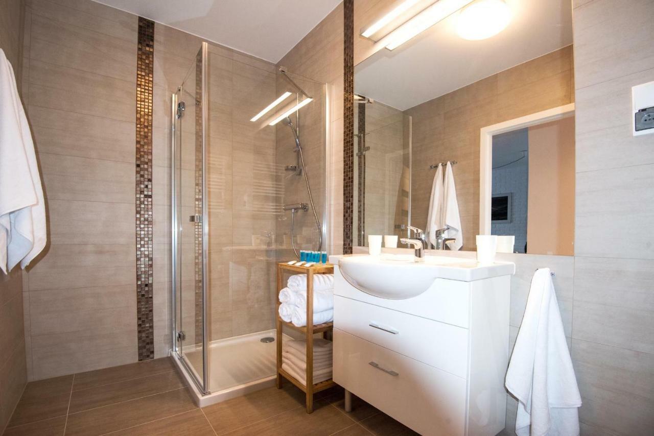 Lato Apartament Solna 11C Z Garazem โควอบเซก ภายนอก รูปภาพ
